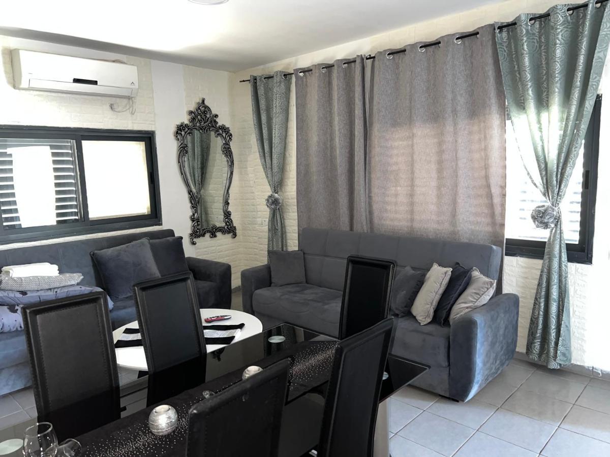 Ferienwohnung Housing Unit In The Moshav Mishmār Hāyardin Exterior foto